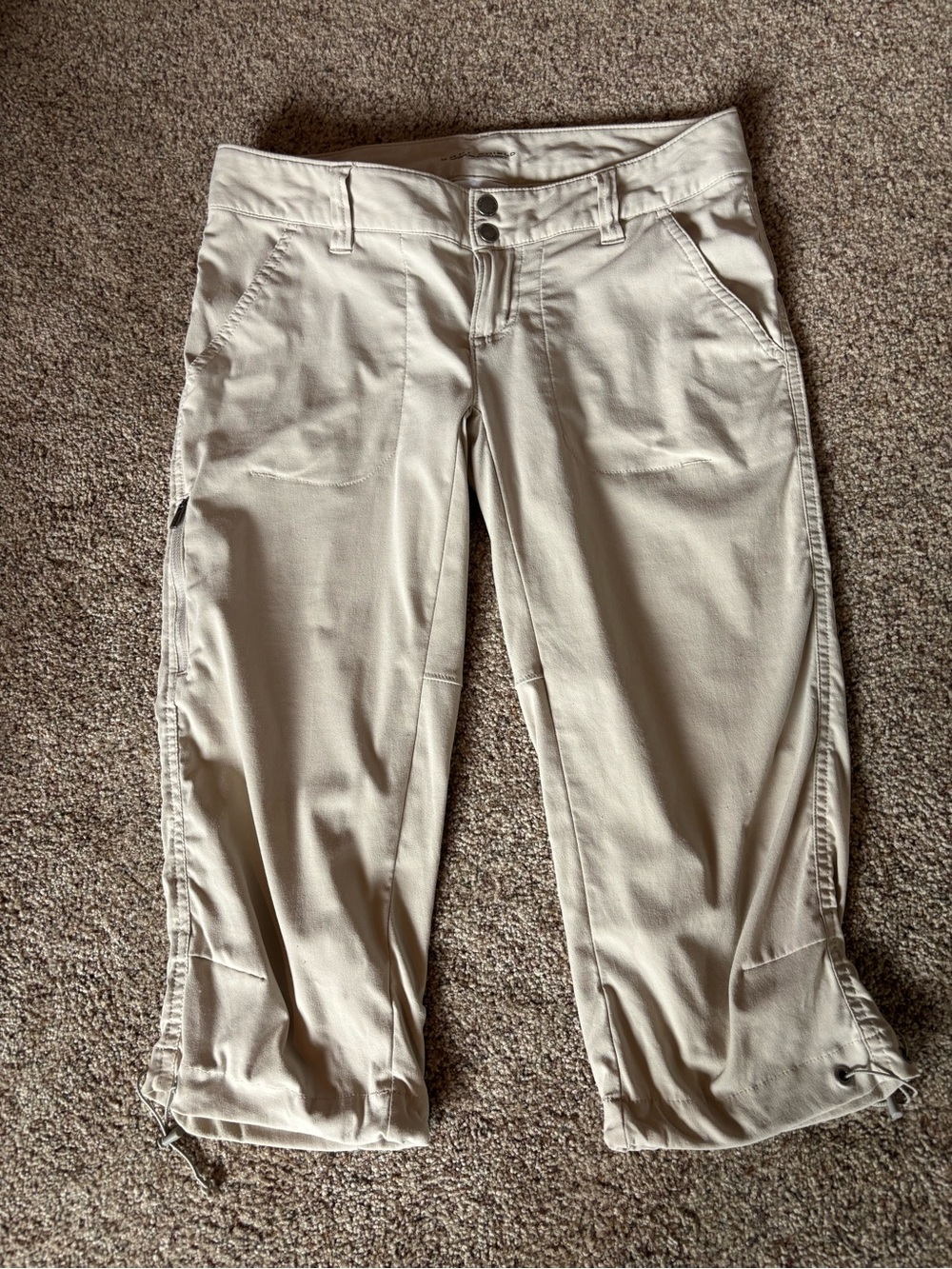 Columbia Women's Light Beige Cropped Utility Capris